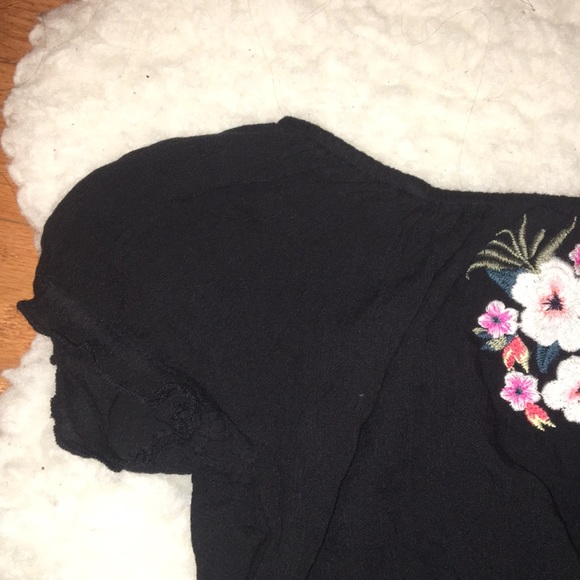 Off the Shoulder Lace Up Top w/ Embroidered Flower - Picture 4 of 4